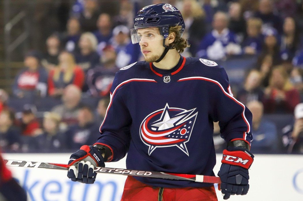 Útočník Artěmij Panarin v dresu modrokabátníků z Columbusu