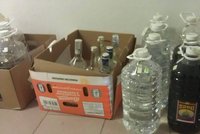 Pokrok v boji s jedovatým chlastem: Policie zabavila 5 tisíc litrů podezřelé tekutiny!