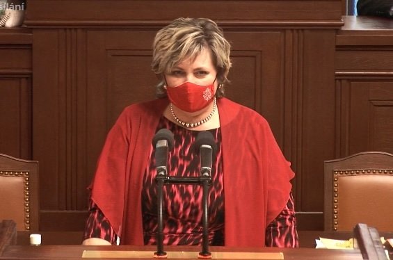 Poslankyně Věra Kovářová (STAN) ve Sněmovně (18. 2. 2021)