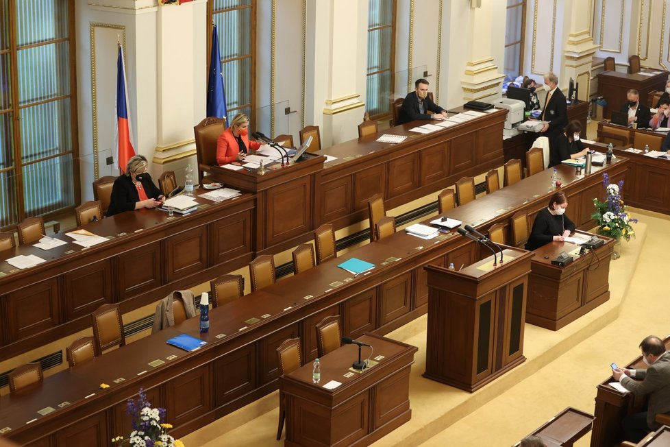 Jednání Sněmovny o novele pandemického zákona: Stav Sněmovny po více jak 24 hodinách jednání (2.2.2022)