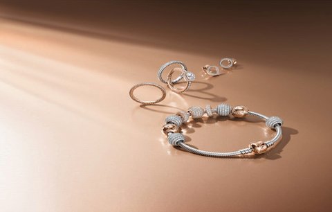 PANDORA představuje novou kolekci růžově zbarvených šperků