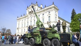 Do holdingu CSG patří i značka armádních obrněných vozidel Pandur.