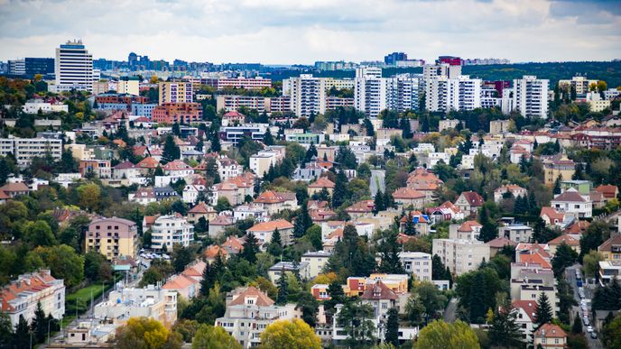 Bydlení v Praze zdražuje v komerčních i městských bytech.