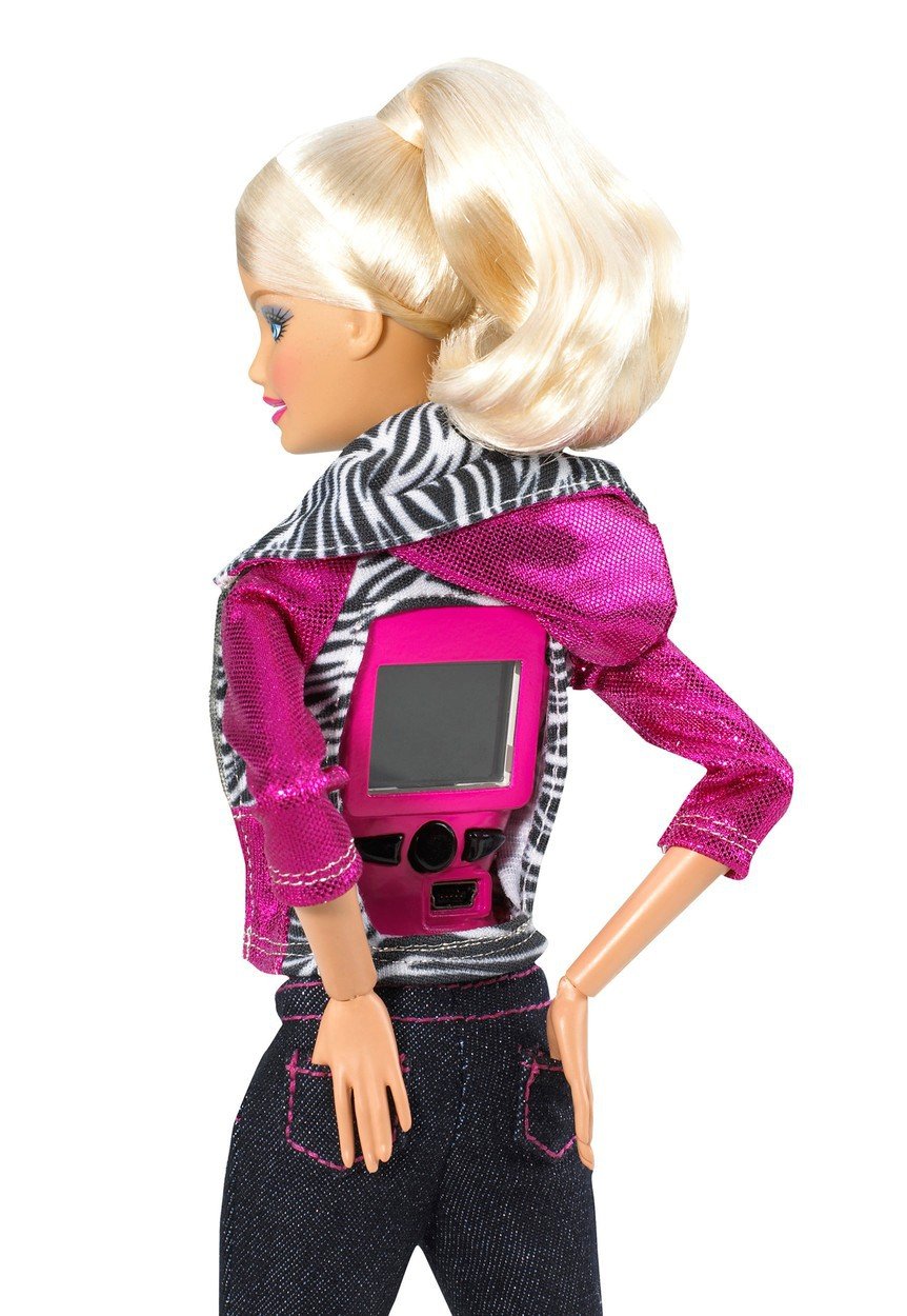2010 Interaktivní Barbie s displejem na zádech.