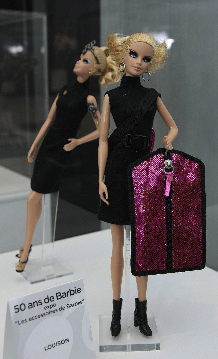 V roce 2009 Barbie oslavila 50. výročí. K této příležitosti se v Paříži konala výstava a pro panenky navrhly outfity věhlasní návrháři.