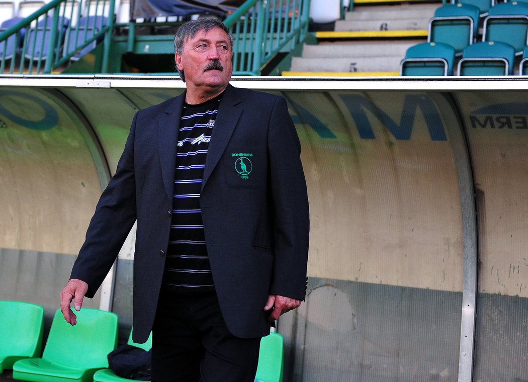 Antonín Panenka do Španělska kvůli chybě pracovníka na letišti neodletěl