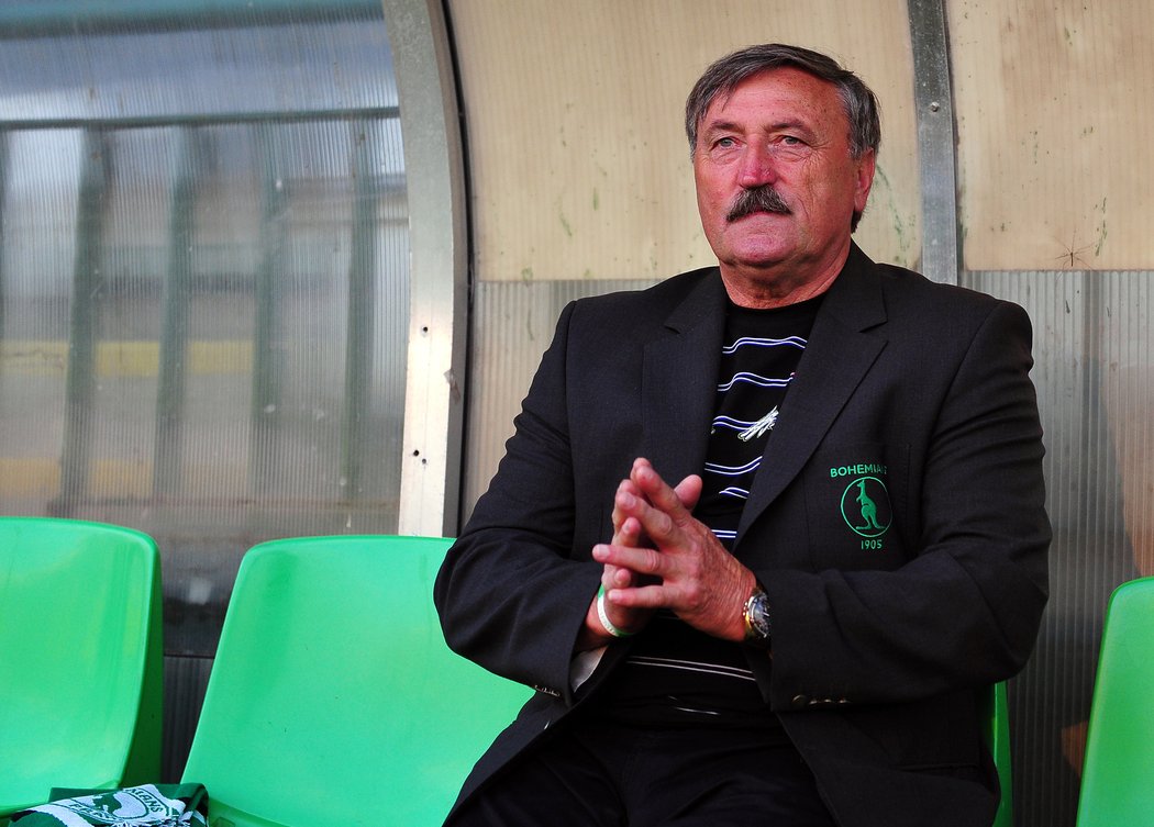 Antonín Panenka do Španělska kvůli chybě pracovníka na letišti neodletěl