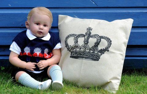 Chtěli byste mít doma prince George? Pořiďte si jeho panenku!