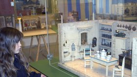 Unikátní výstava domečků pro panenky: Skvosty staré 100 let, ve kterých se může i vařit