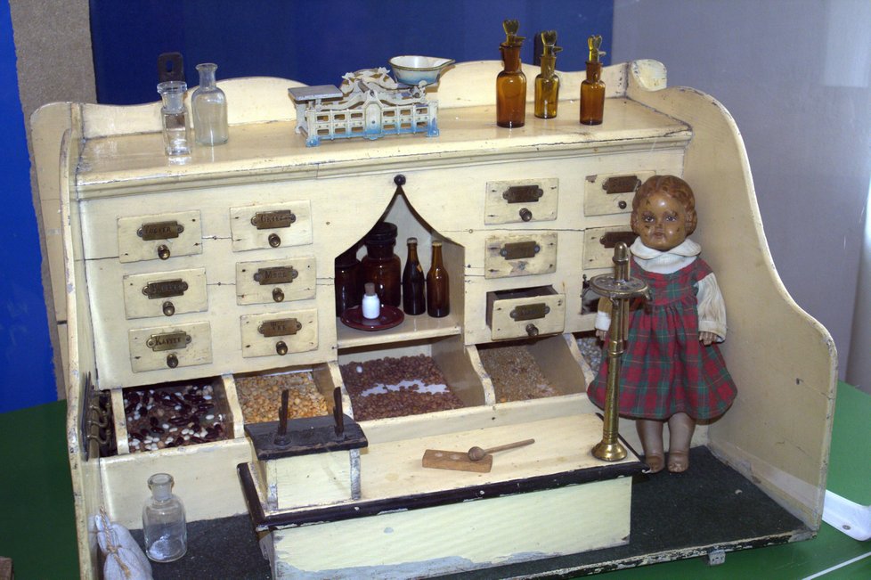 Panenky měly i svou lékárnu, tato je sto let stará.