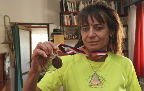 Koncem října vybojovala Alena Žákovská na Mistrovství ČR na stokilometrové trati bronz. 