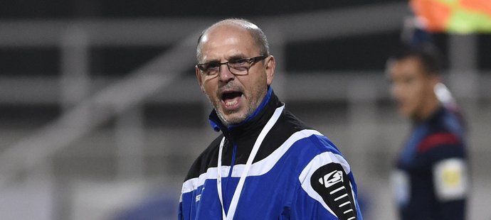 „Berou nás v lize jako vetřelce,“ říká zlínský trenér Bohumil Páník na adresu rivala.