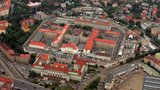 Nová soudní síň přímo v pankrácké věznici! Postavili ji vězni, přijít se podívat může kdokoliv