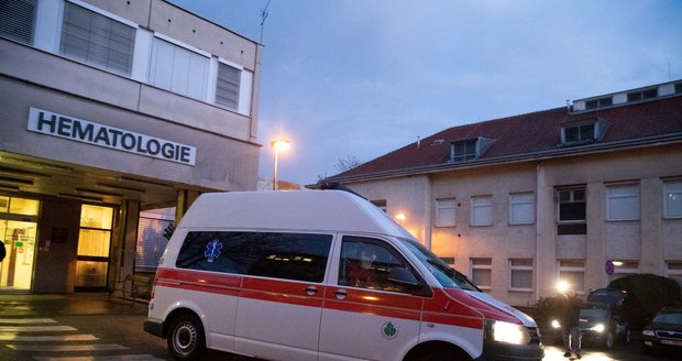74letého střelce v neděli převezli do vazební věznice Pankrác, kde je k dispozici i nemocniční péče.
