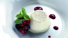 Pomerančová panna cotta s malinovým coulis