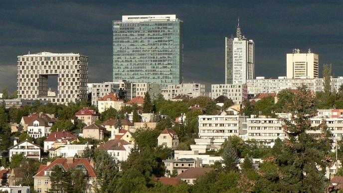 Panorama pražské Pankráce (City Empiria druhá zprava)