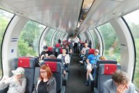 Premiéra s výhledem k nezaplacení: Českem už jezdí vlak s panoramatickým vagonem
