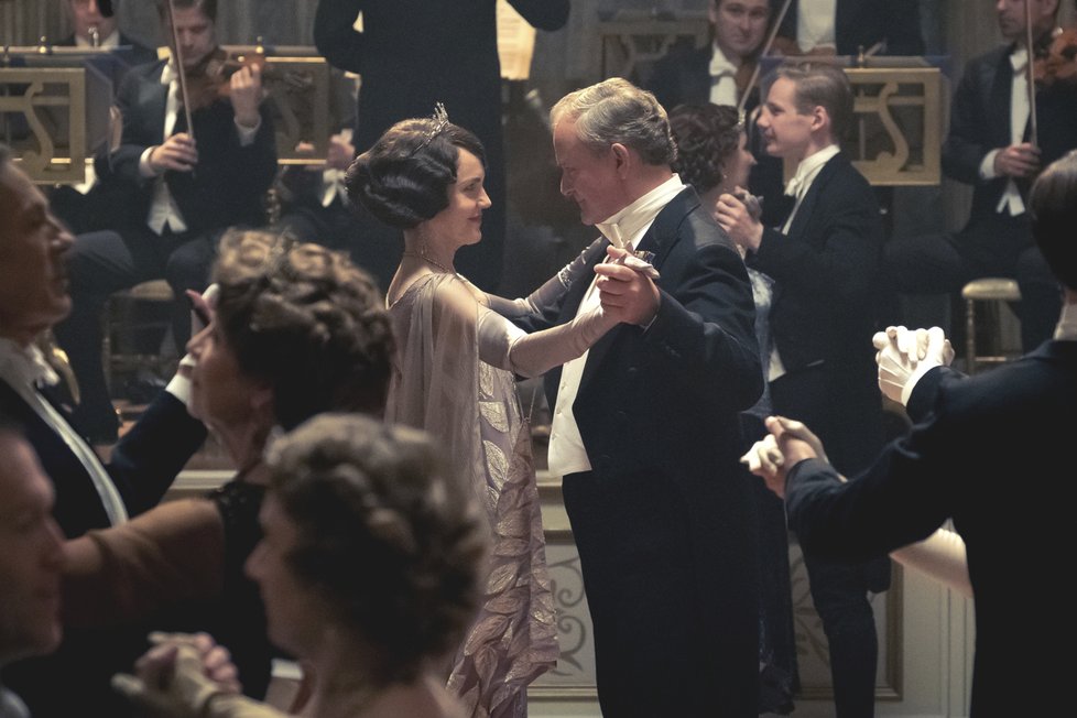 Panství Downton, jeden z nejslavnějších televizních seriálů moderní éry, dospěl k velkolepé závěrečné kapitole, která se odehrává od 12. září 2019 v kinech.