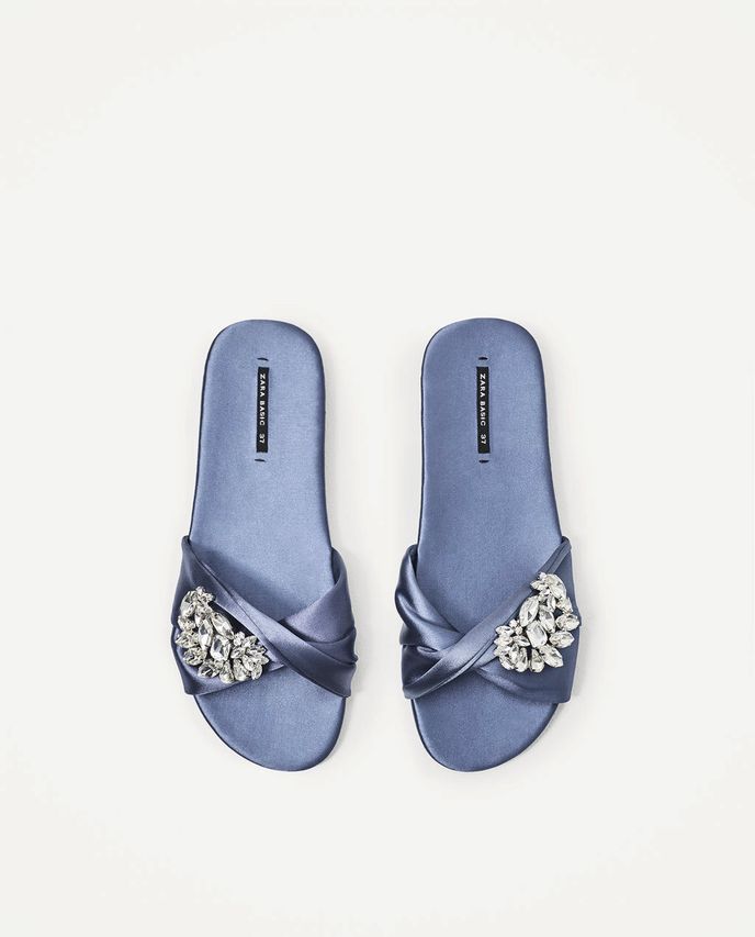 Saténové pantofle s přezkou, Zara, 999 Kč