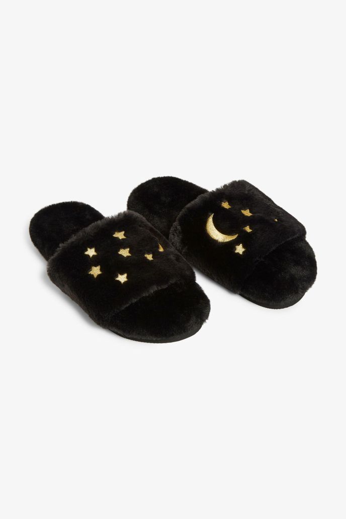 Pantofle s noční oblohou, Monki, 15 EUR monki.com