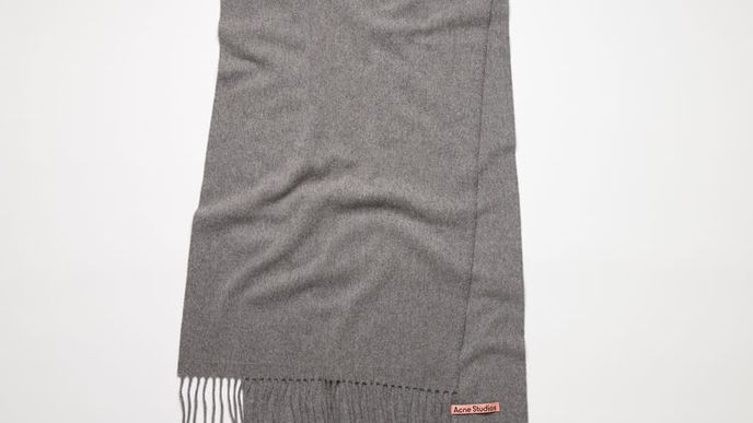 Vlněná šála, Acne Studios, 120 eur, www.acnestudios.com