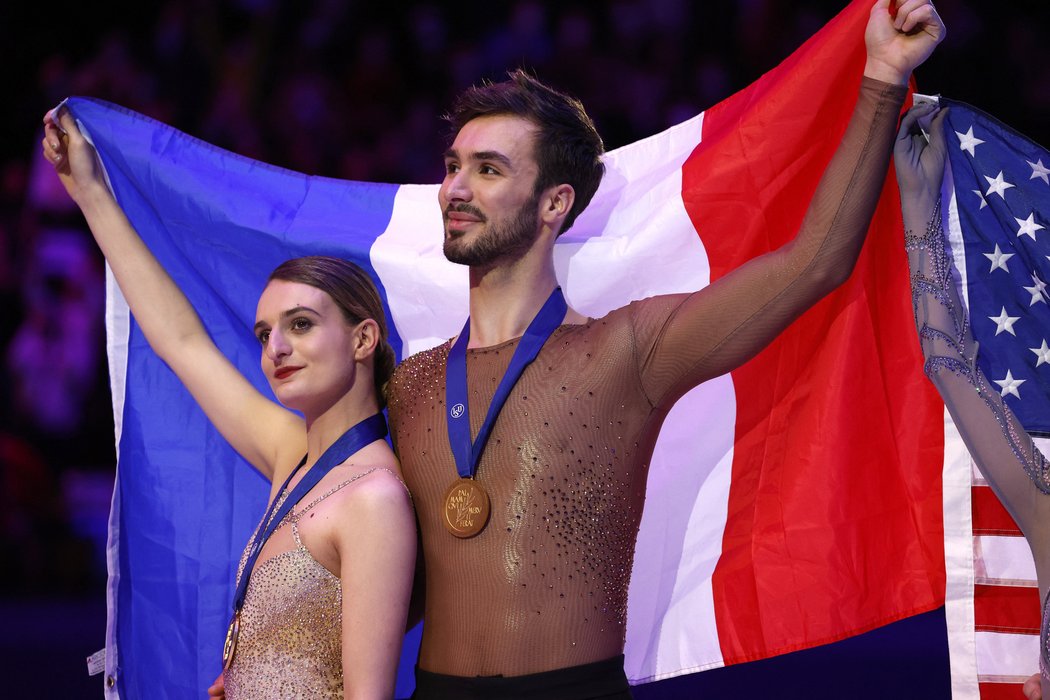 Držitelé světového rekordu v tancích na ledě Gabriella Papadakisová a Guillaume Cizeron z Francie