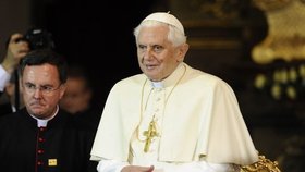 Tehdejší papež Benedikt XVI. u Pražského Jezulátka
