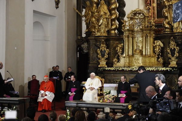 Papež Benedikt XVI. v kostele Panny Marie Vítězné