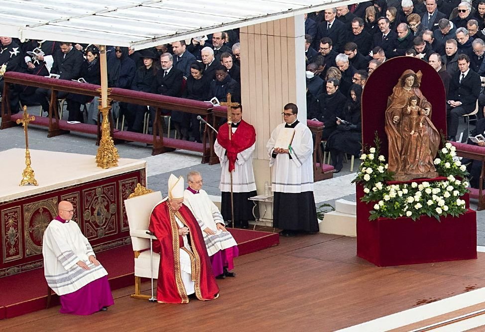 Petr Fiala, Marian Jurečka, Václav Klaus a Marek Benda na pohřbu Benedikta XVI.