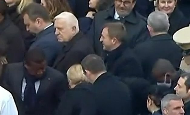 Marian Jurečka a Václav Klaus na konci zádušní mše za Benedikta XVI.