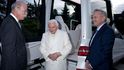 Papež Benedikt XVI. a jeho nový papamobil