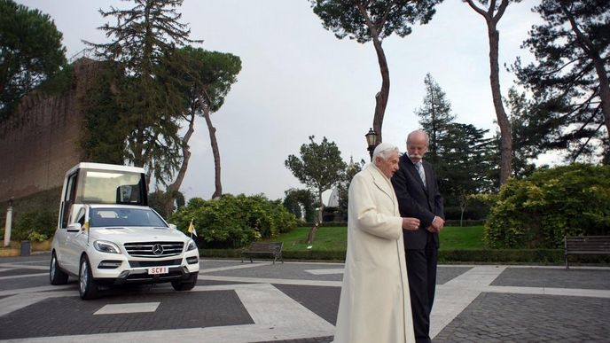 Papež Benedikt XVI. a šéf Daimleru Dieter Zetsche