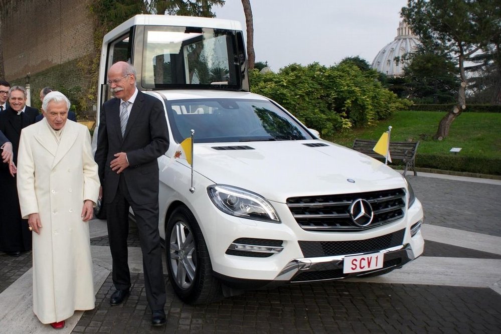 Papež Benedikt XVI. a šéf Daimleru Dieter Zetsche