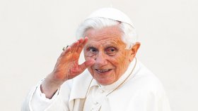 - Poslední hodiny papeže Benedikta XVI. v úřadě budou ve čtvrtek nepřetržitě sledovat kamery.