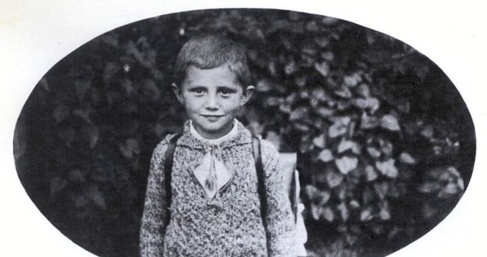 1932: Joseph Ratzinger jako školák v Aschau am Inn