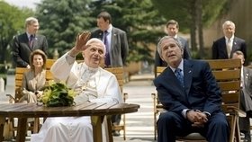 Setkání papeže Benedikta XVI. a George Bushe
