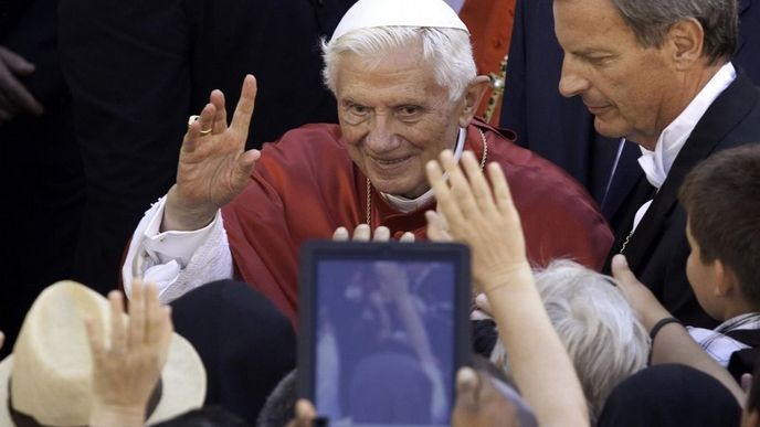 Papež Benedikt XVI. jde na Twitter