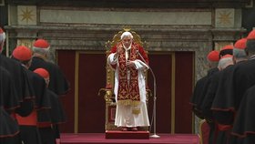 Papež dnes odsloužil poslední mši ve své funkci