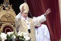 Papež Benedikt XVI. dnes slouží Velikonoční mši