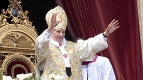 Papež Benedikt XVI. dnes slouží Velikonoční mši