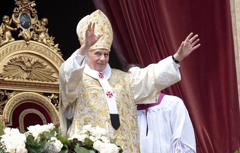 Papež Benedikt XVI. dnes slouží Velikonoční mši