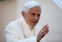 Bývalý papež Benedikt XVI. (94) lhal v kauze zneužívání dětí. Usvědčila ho zpráva expertů