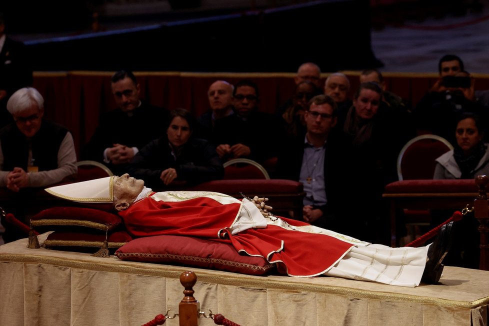 Bazilika sv. Petra: Benediktovo tělo je vystaveno od pondělka.