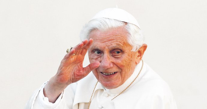 Zemřel emeritní papež Benedikt XVI.