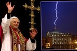 Papežův odchod provází zlé znamení? Do kopule baziliky sv. Petra udeřil blesk