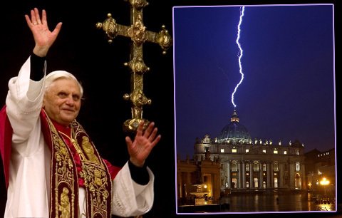 Papežův odchod provází zlé znamení? Do kopule baziliky sv. Petra udeřil blesk