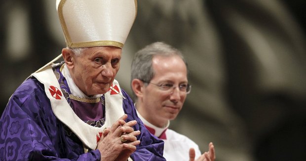 Papež Benedikt XVI. ve Vatikánu při jednom ze svých posledních proslovů věřícím