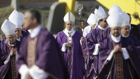 Papež bude pokračovat ve vyšetřování zneužívání nezletilých dětí církví