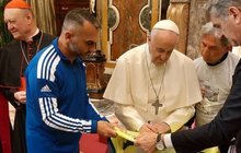 Propagátor fotbalu z ostravského ghetta: Papež mi potřásl rukou!...