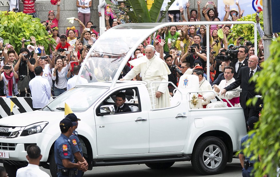 Papeže Františka dychtivě vítaly na Filipínách miliony lidí.